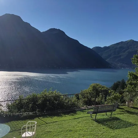 Dom wakacyjny Lovely Stonehouse With Panorama Lake View Nesso