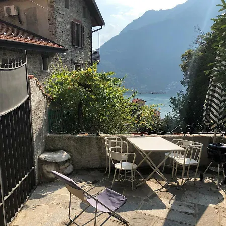 Dom wakacyjny Lovely Stonehouse With Panorama Lake View Nesso