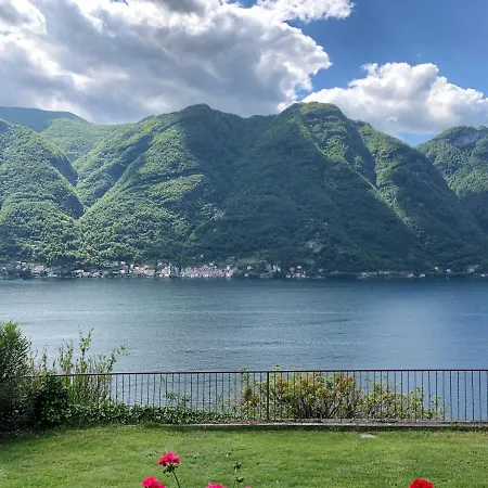 Dom wakacyjny Lovely Stonehouse With Panorama Lake View